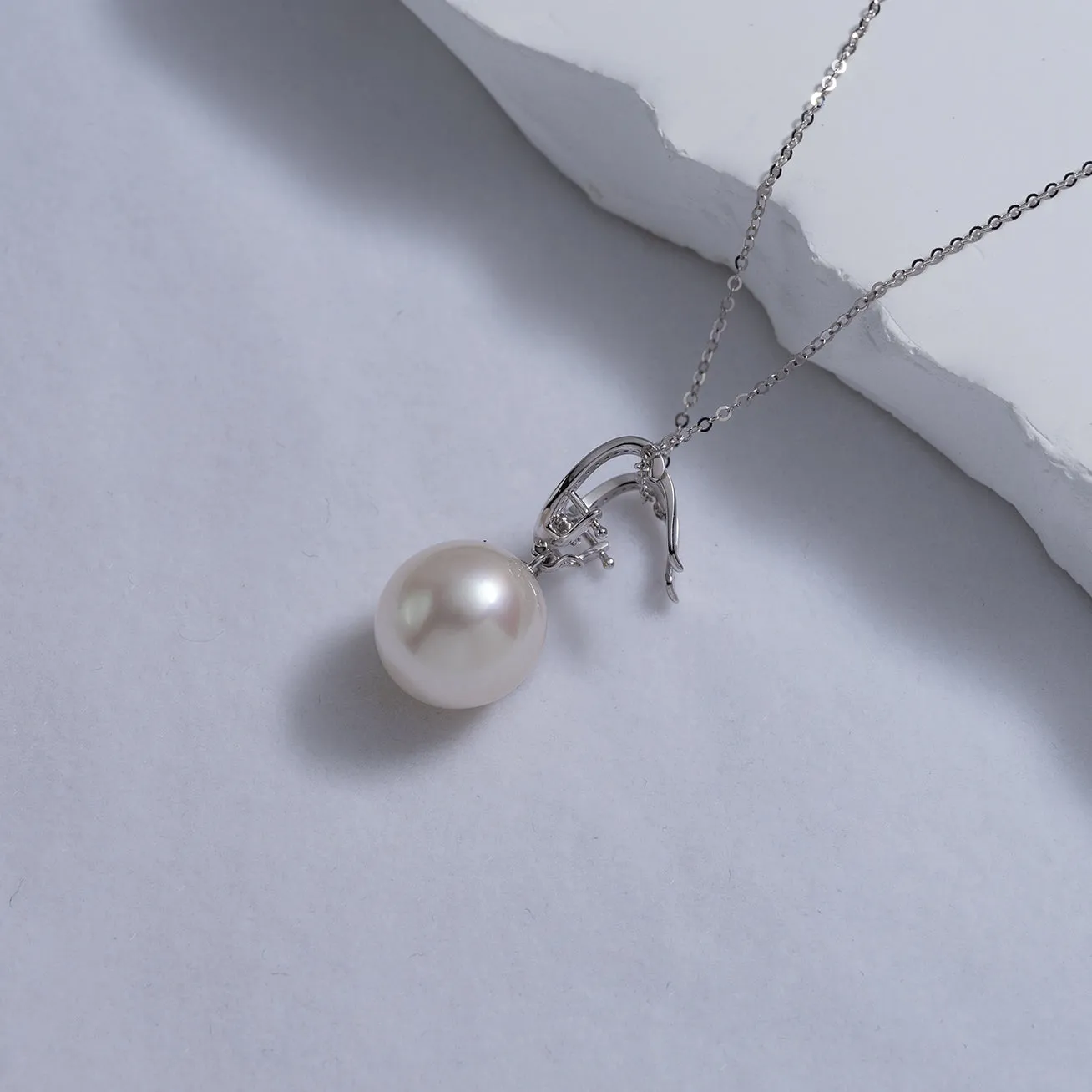 18K Solid Gold Diamond Australian White South Sea Pearl Necklace KN00133