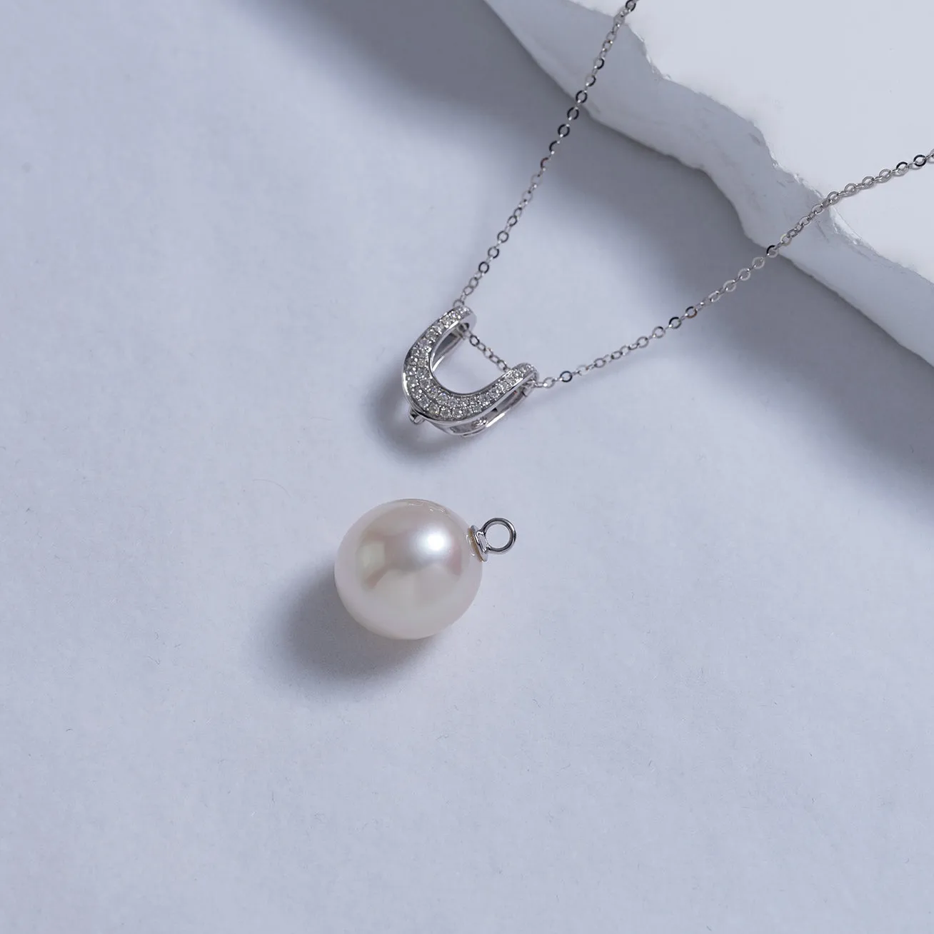 18K Solid Gold Diamond Australian White South Sea Pearl Necklace KN00133
