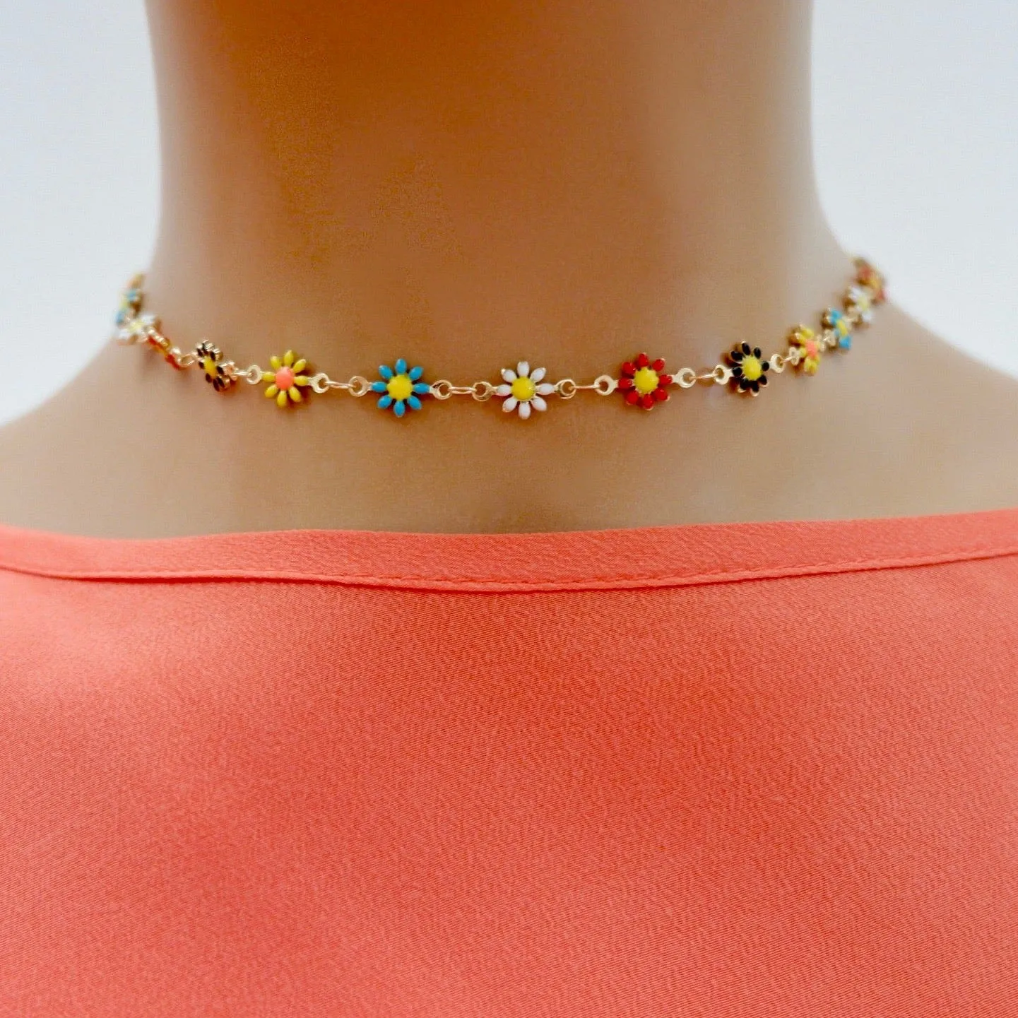 dainty daisy choker