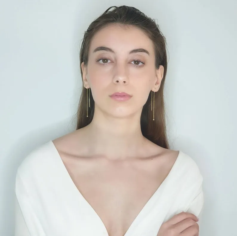 Gold Dangling Earring With Diamonds