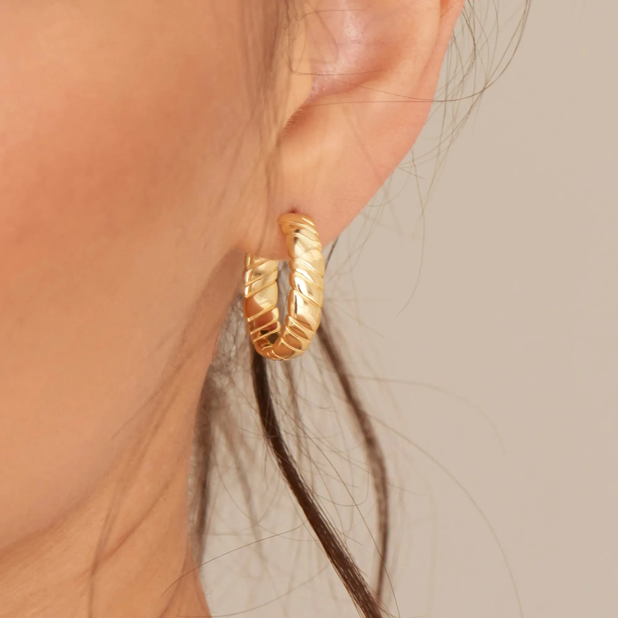 GOLD SMOOTH TWIST HOOP EARRINGS