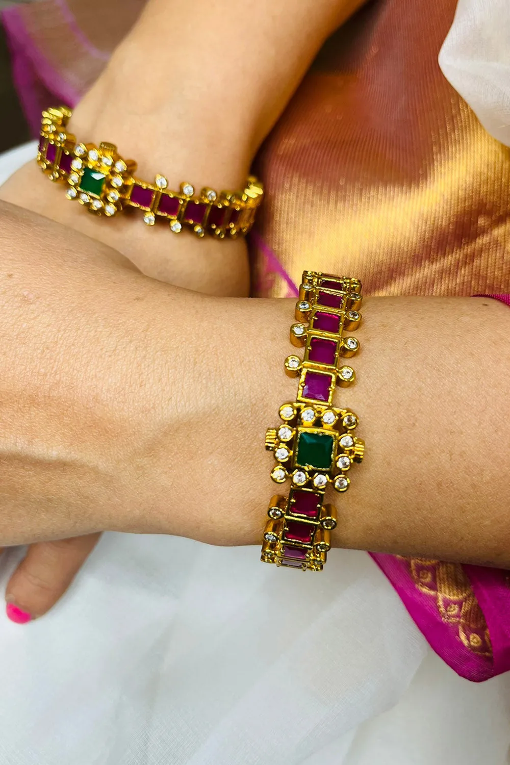 Golden Grace Bangles - Elevate Your Style with Exclusive Design - Enhance Your Feminine Charm