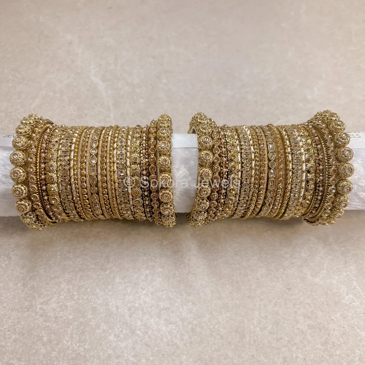 Jodhaa Luxury Bangle stack -Golden