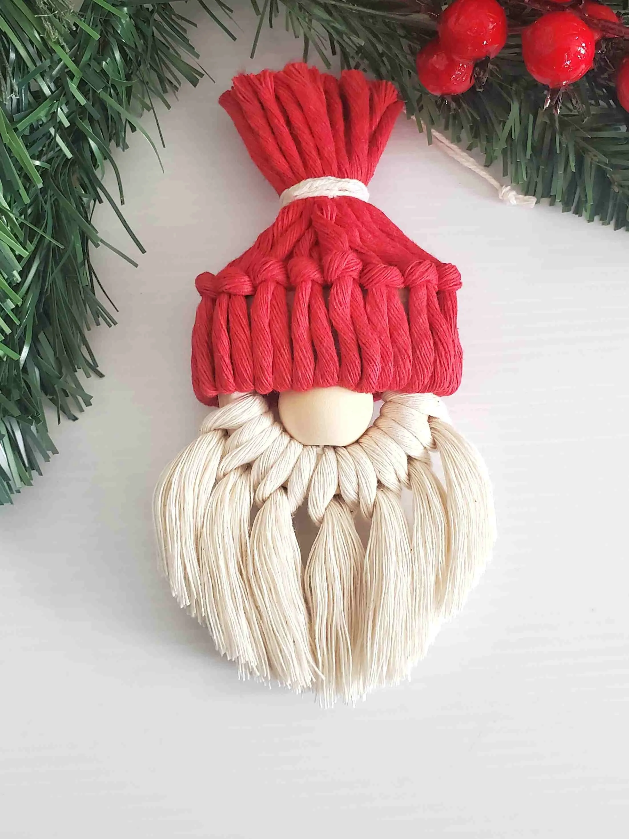 Macrame gnome christmas ornament PDF pattern.