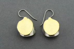 oxidized and gold plated double shell earring
