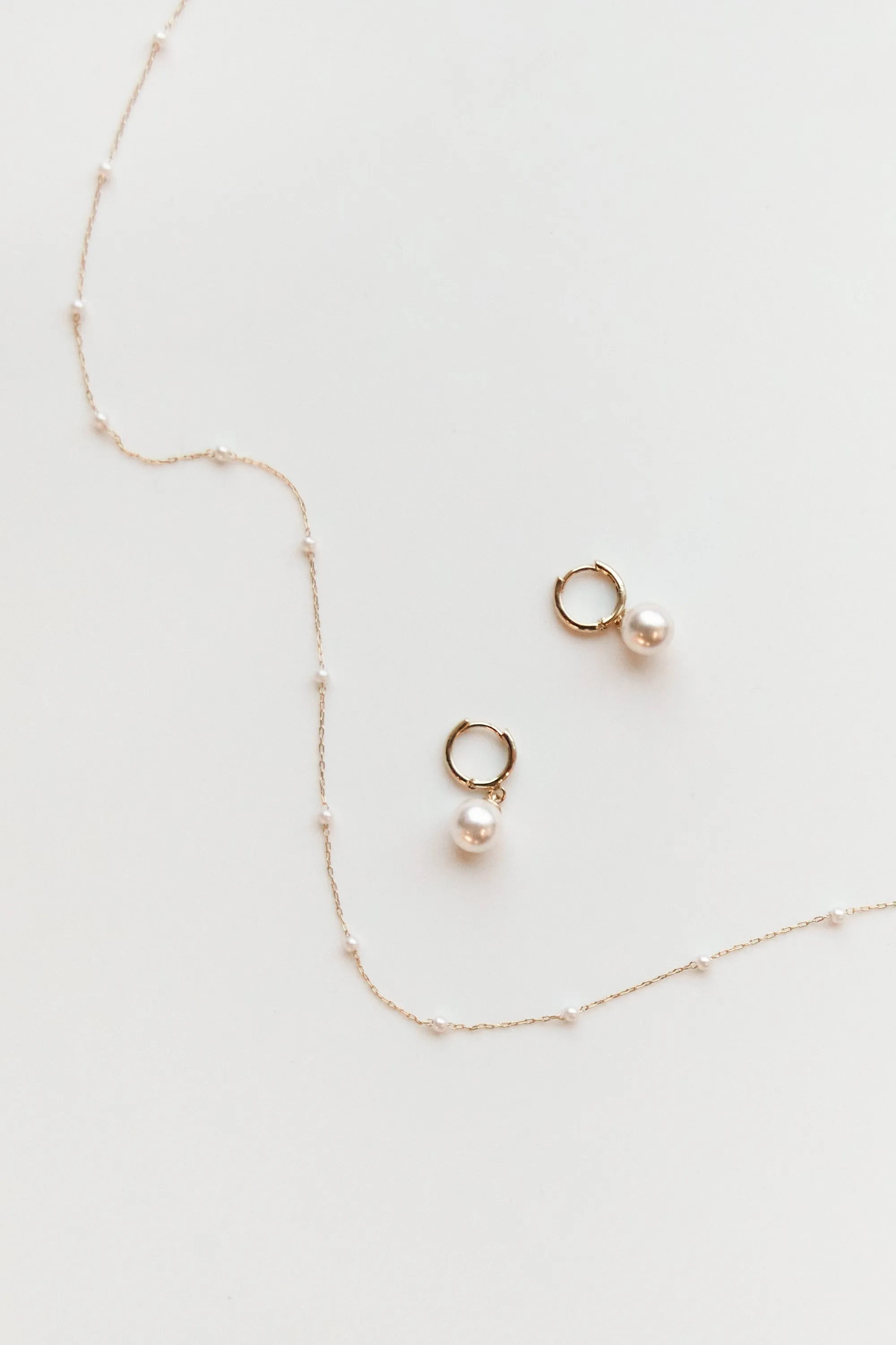 THIN CHAIN NECKLACE